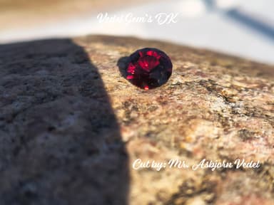 Vedel Gems logo