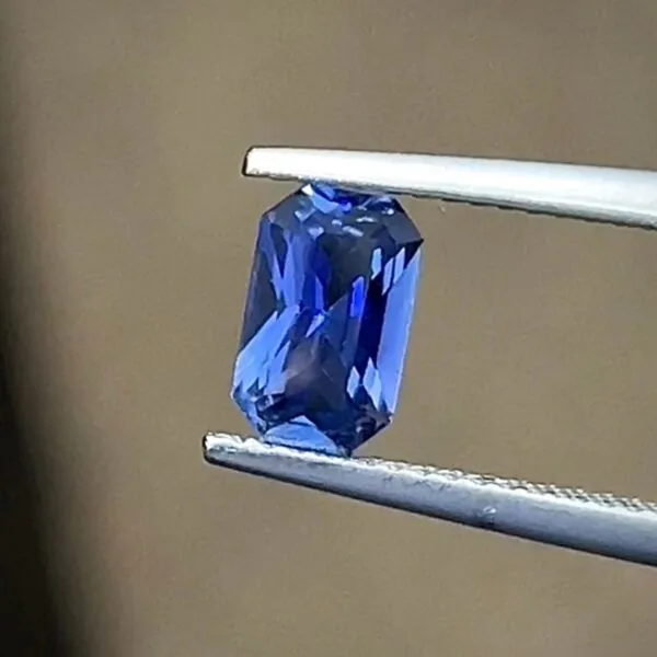 1.08 CARAT UNHEATED BLUE SAPPHIRE (VIVID BLUE)